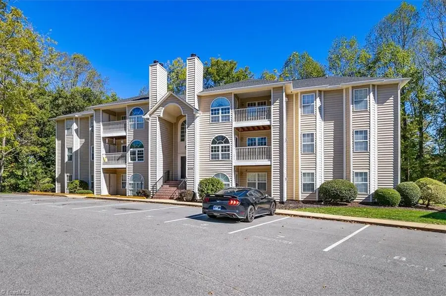 6704 W Friendly Avenue #4E, Greensboro, NC 27410 - #3