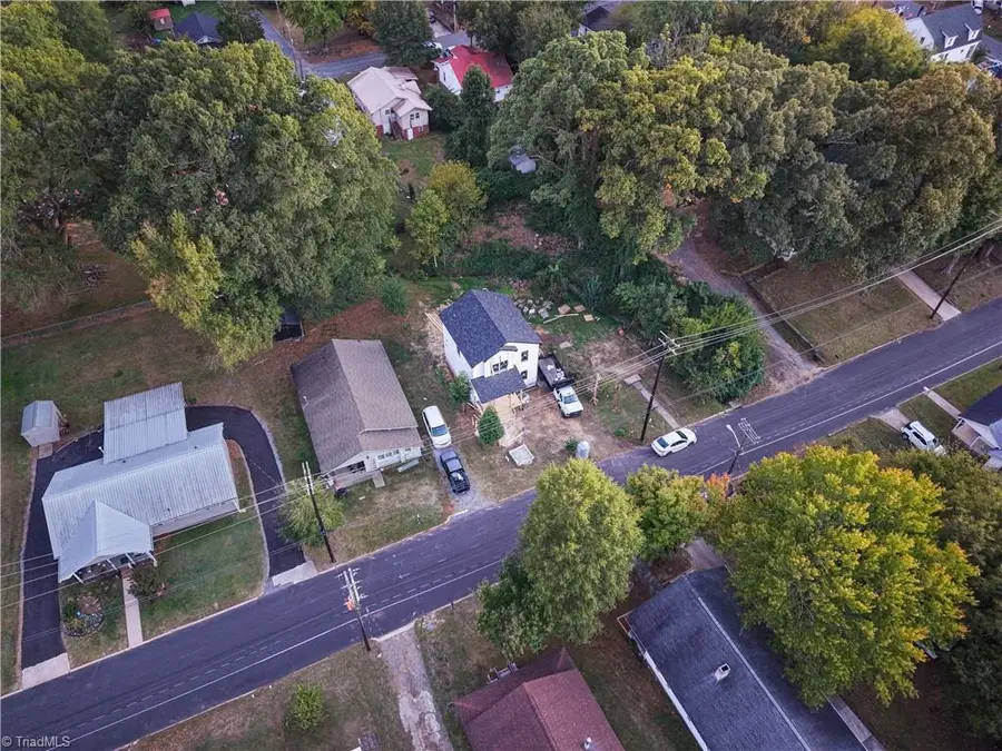 207 Carolina Avenue, Thomasville, NC 27360 - #3