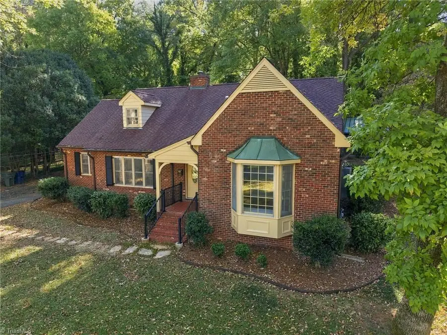 621 Paris Street, Graham, NC 27253 - #2