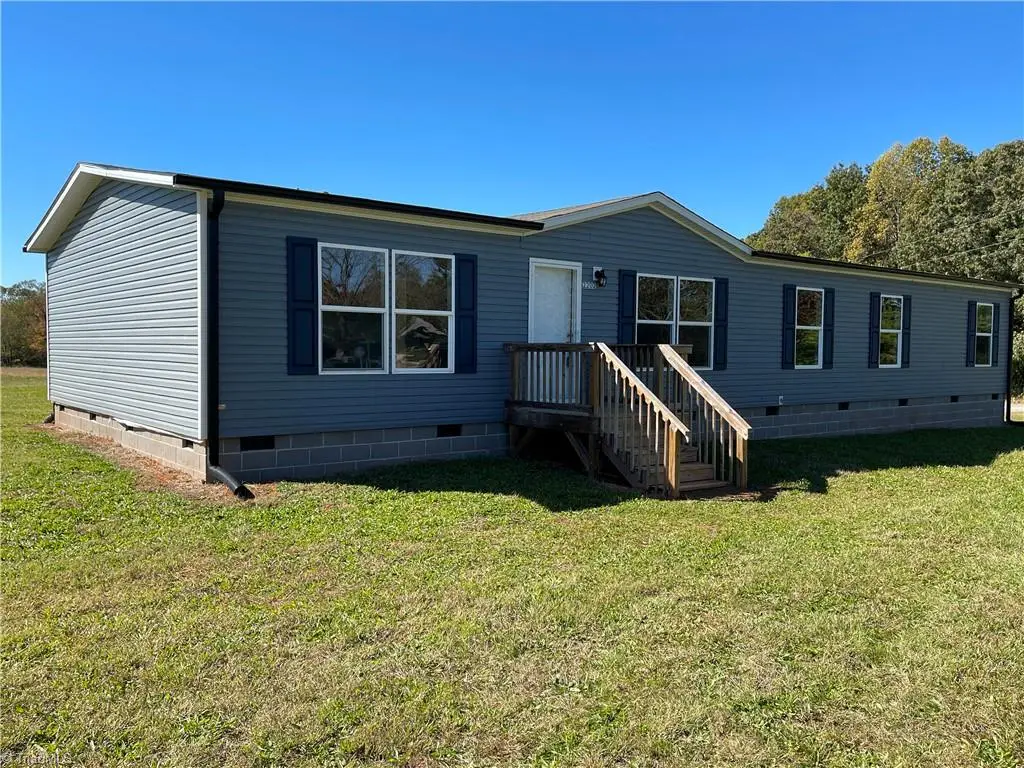 2202 Seagraves Road, Hamptonville, NC 27020 - #1