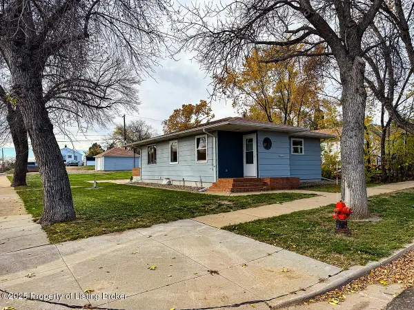609 4th Avenue, Dickinson, ND 58601
