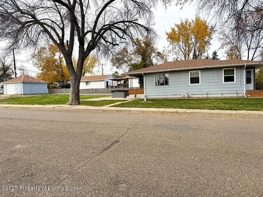 609 4th Avenue, Dickinson, ND 58601 - #2