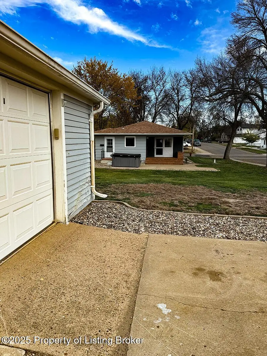609 4th Avenue, Dickinson, ND 58601 - #3