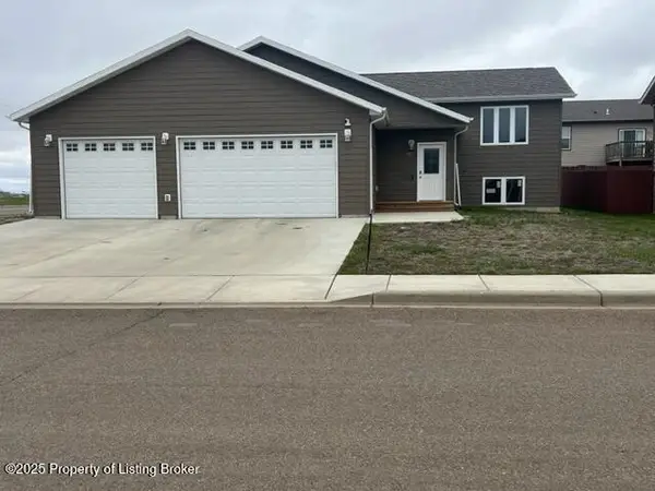 503 5th Avenue, Dickinson, ND 58601