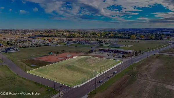 State Avenue, Dickinson, ND 58601