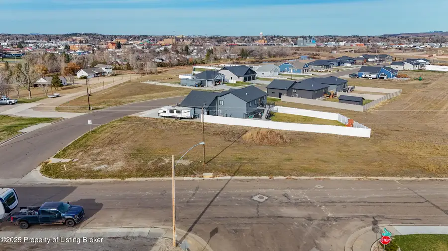 592 River Drive, Dickinson, ND 58601 - #2
