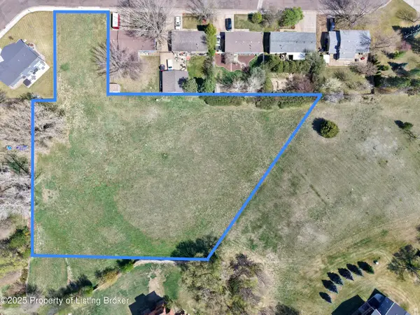 7th Avenue, Dickinson, ND 58601