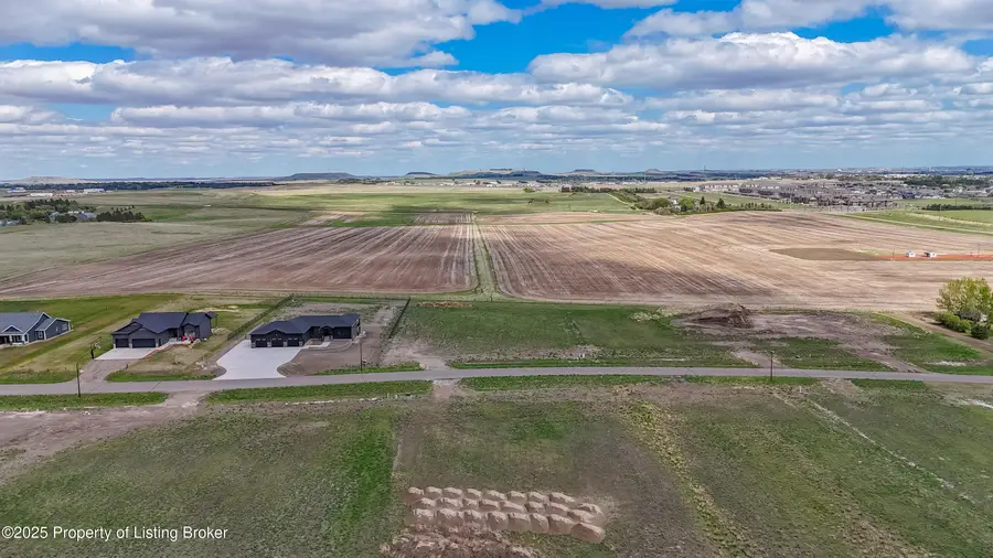 4284 Acres Drive, Dickinson, ND 58601 - #2