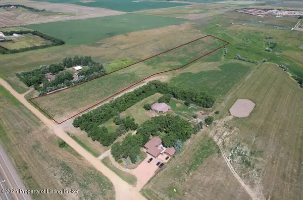 33rd Street, Dickinson, ND 58601