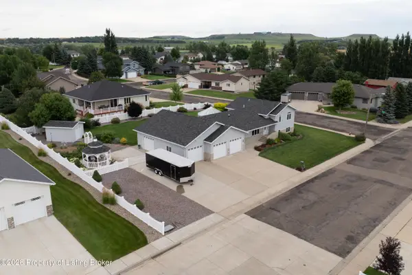 837 17th Street, Dickinson, ND 58601