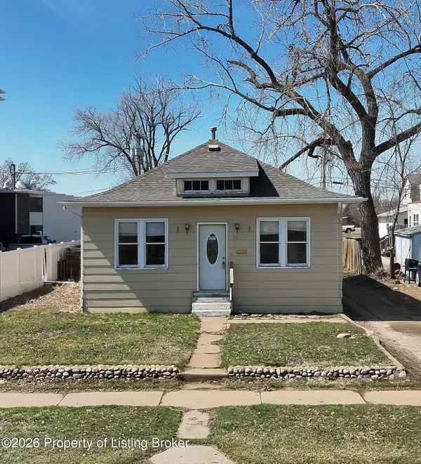 29 10th Avenue, Dickinson, ND 58601