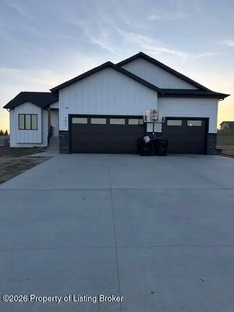 4095 Acres Drive, Dickinson, ND 58601