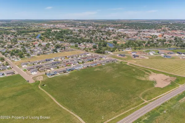 6th Avenue, Dickinson, ND 58601