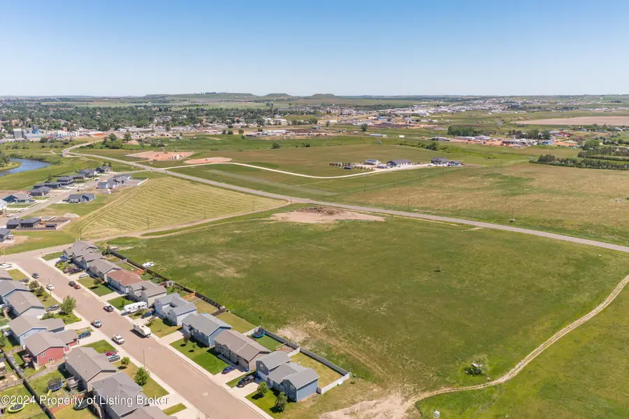 6th Avenue, Dickinson, ND 58601 - #2