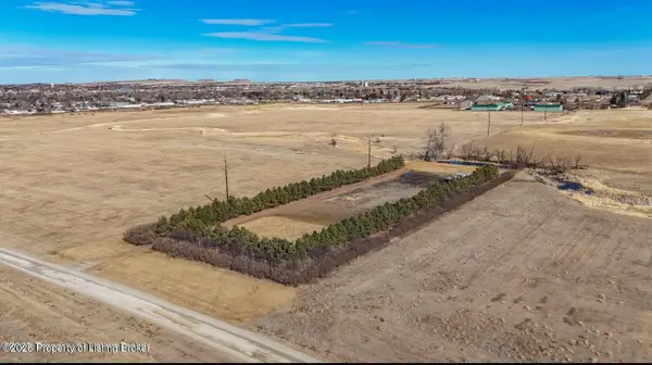 8th Avenue, Dickinson, ND 58601