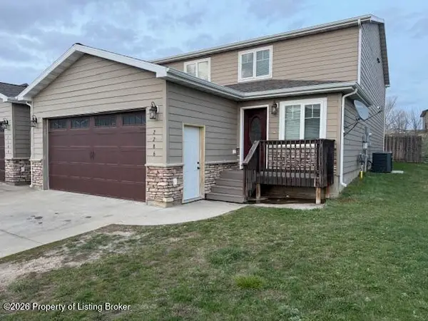 2286 Prairie Oak Drive, Dickinson, ND 58601