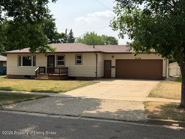 939 Park Avenue, Dickinson, ND 58601