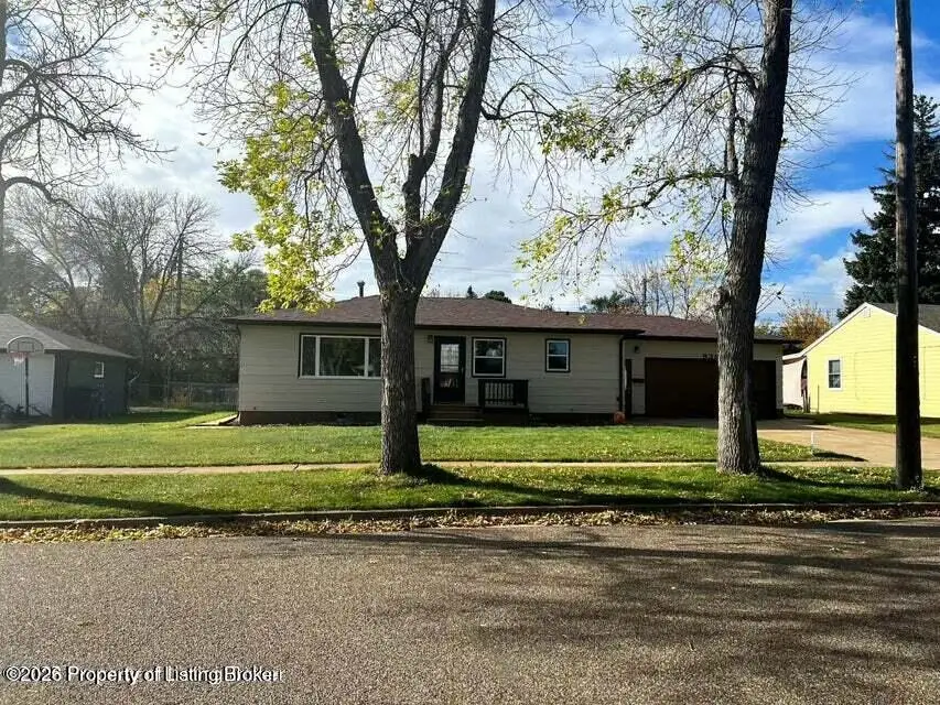 939 Park Avenue, Dickinson, ND 58601 - #2