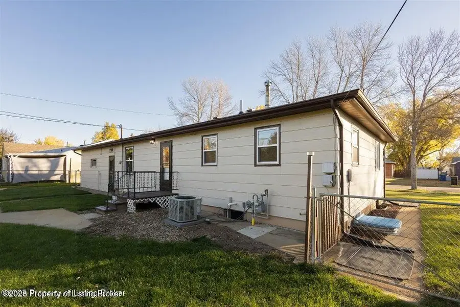 939 Park Avenue, Dickinson, ND 58601 - #3