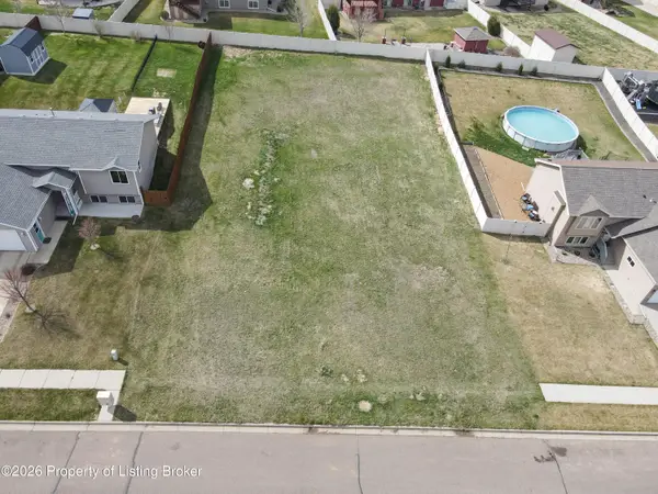 Marilyn Way, Dickinson, ND 58601
