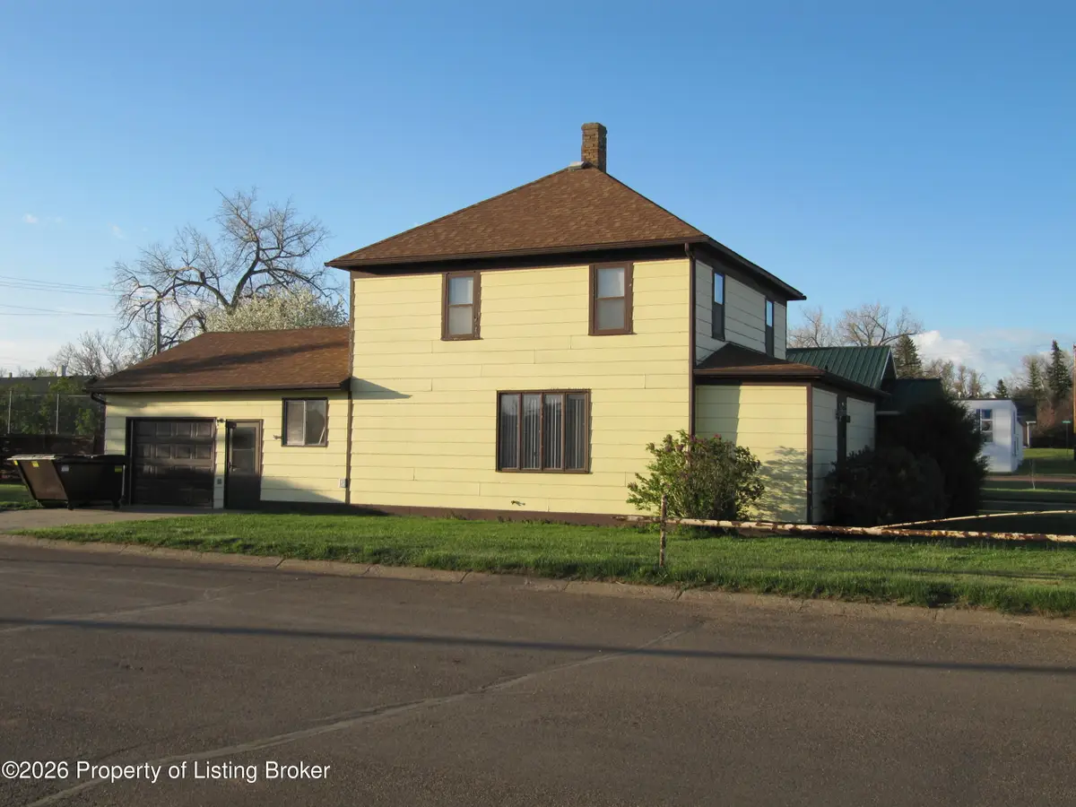 310 Central Avenue, Beach, ND 58621 - #1