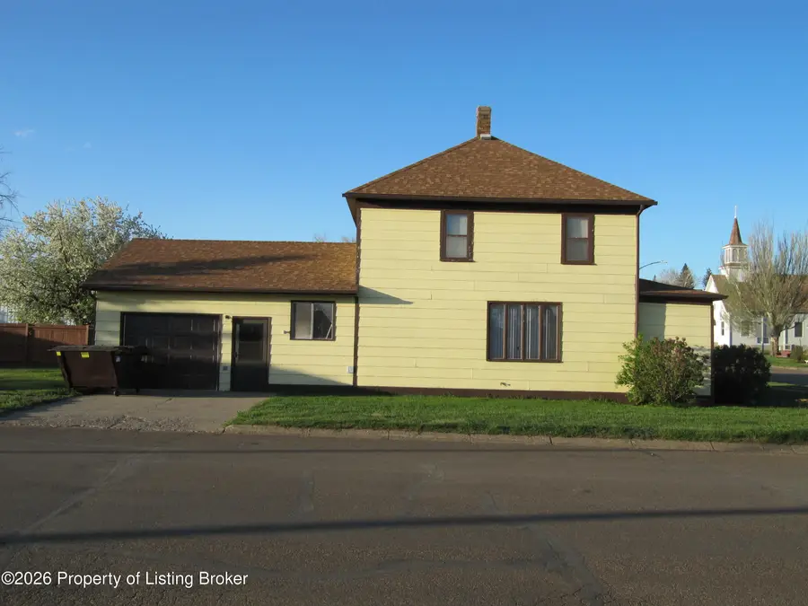 310 Central Avenue, Beach, ND 58621 - #2