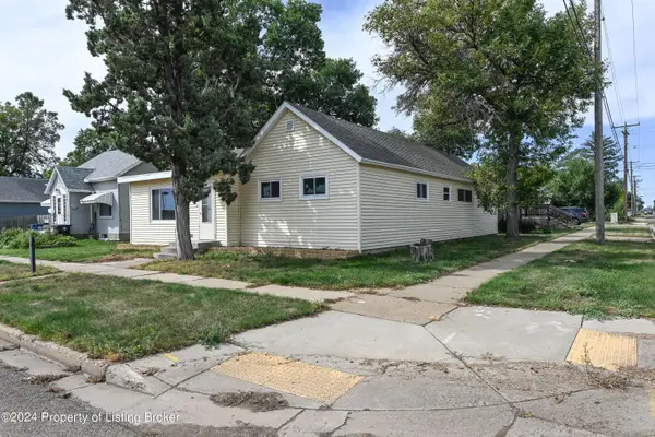 45 9th Avenue, Dickinson, ND 58601