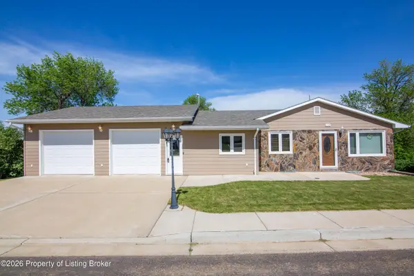 138 1st Ave, Killdeer, ND 58640