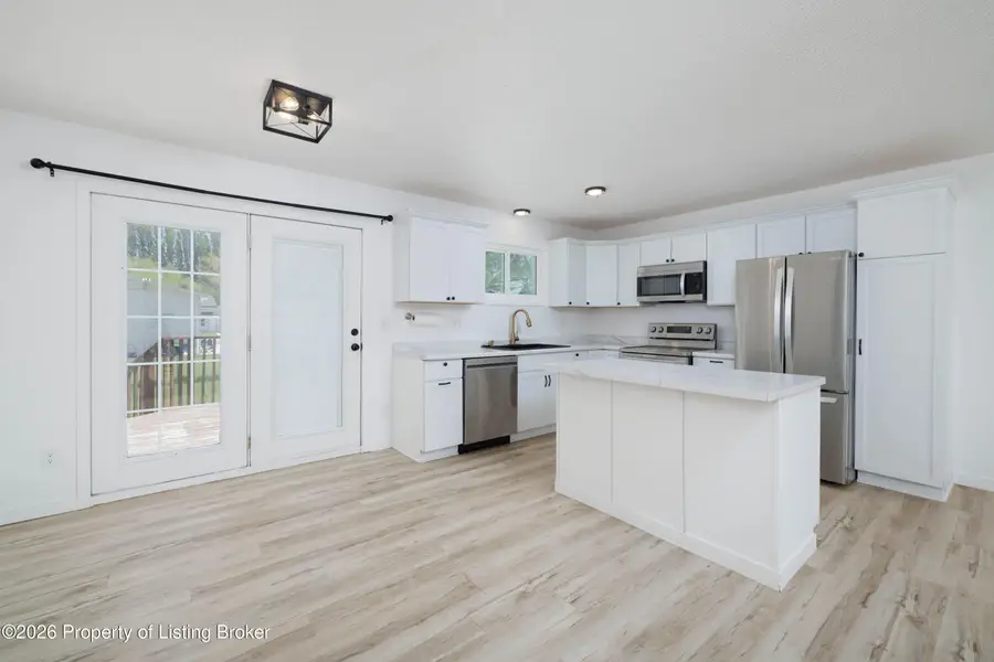 713 2nd Avenue, Dickinson, ND 58601 - #2