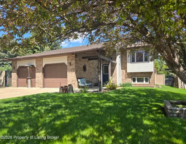 1270 High Street, Dickinson, ND 58601