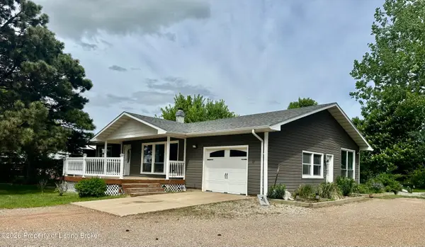 828 35th Avenue, Dickinson, ND 58601