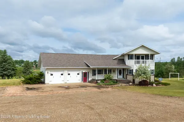 525 River Drive, Dickinson, ND 58601