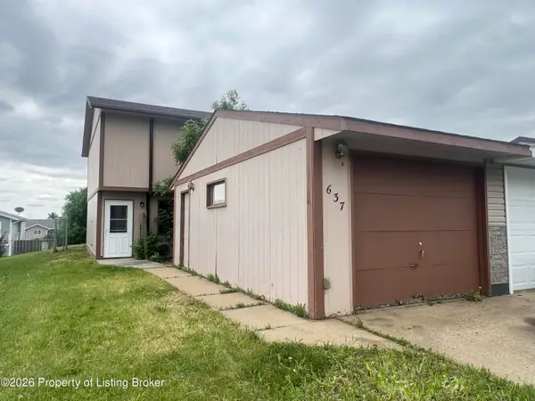 637 27th Street, Dickinson, ND 58601