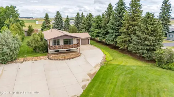 3030 Lakeview Drive, Dickinson, ND 58601