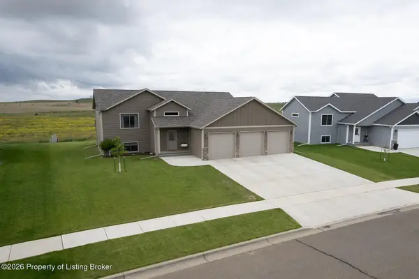 2105 Wahl Street, Dickinson, ND 58601