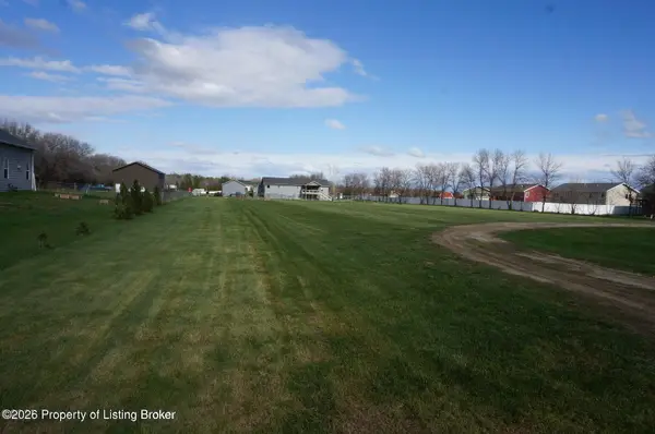 6th Avenue, Dickinson, ND 58601