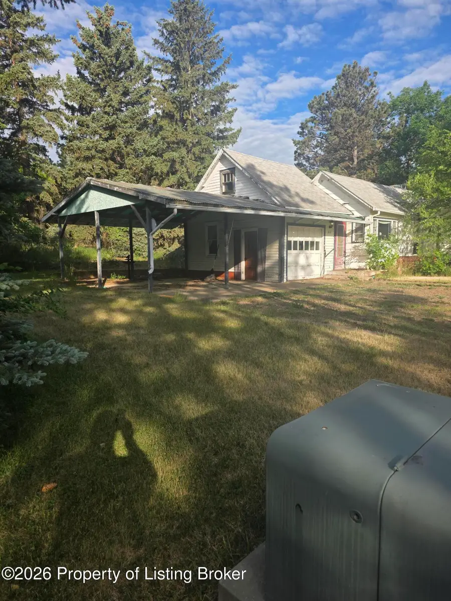 217 Mirror Lake Dr. Drive, Hettinger, ND 58639 - #3