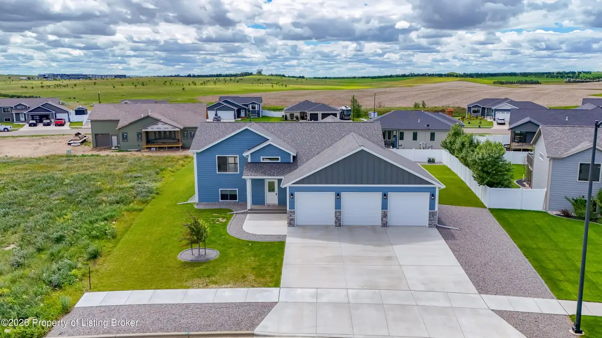 3403 Shamrock Loop, Dickinson, ND 58601 - #1