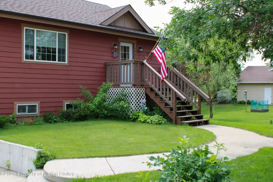 404 4th Street, Watford City, ND 58854 - #3