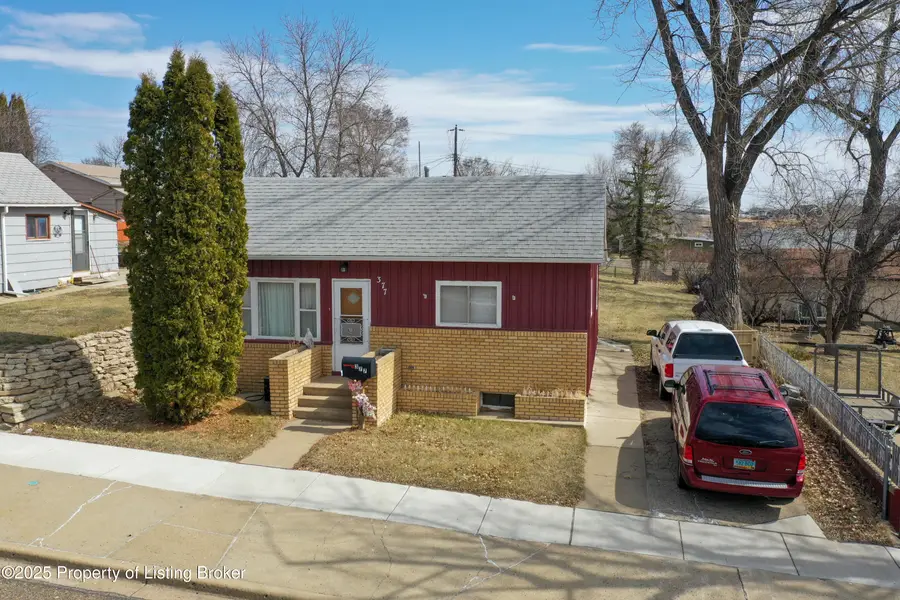 377 1st Avenue, Dickinson, ND 58601 - #3