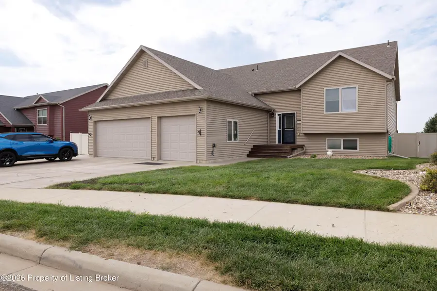2841 Prairie Oak Drive, Dickinson, ND 58601 - #2