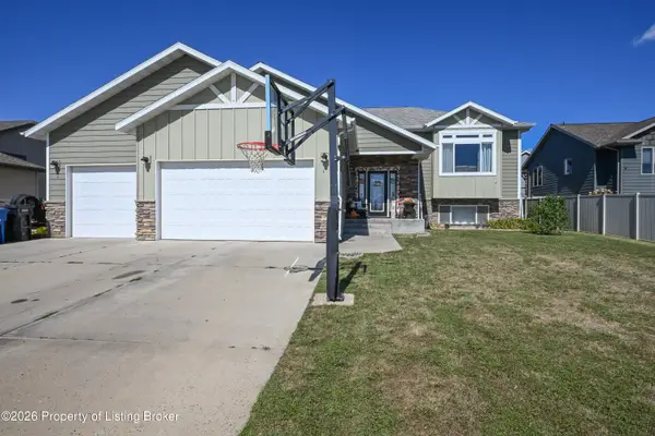 1925 Canyon Drive, Dickinson, ND 58601