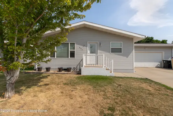 856 Cherry Avenue, Dickinson, ND 58601