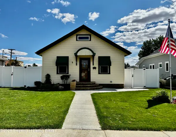638 2nd Avenue, Dickinson, ND 58601