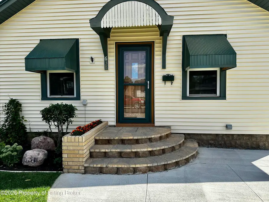 638 2nd Avenue, Dickinson, ND 58601 - #2