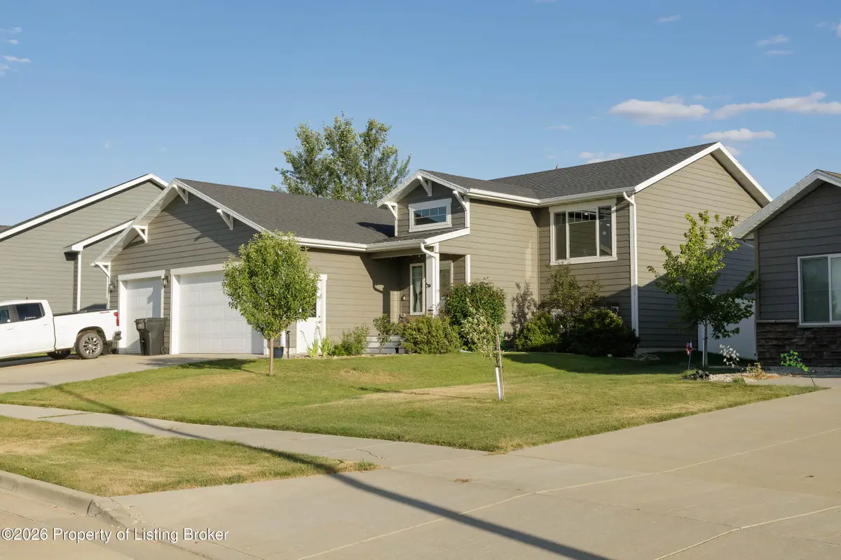 1877 Yellowstone Circle, Dickinson, ND 58601 - #1
