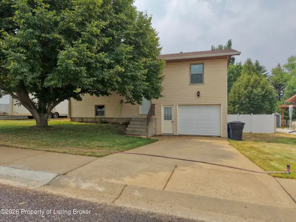 1129 Alexander Drive, Dickinson, ND 58601