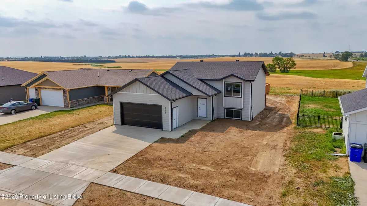1727 Yellowstone Circle, Dickinson, ND 58601 - #1
