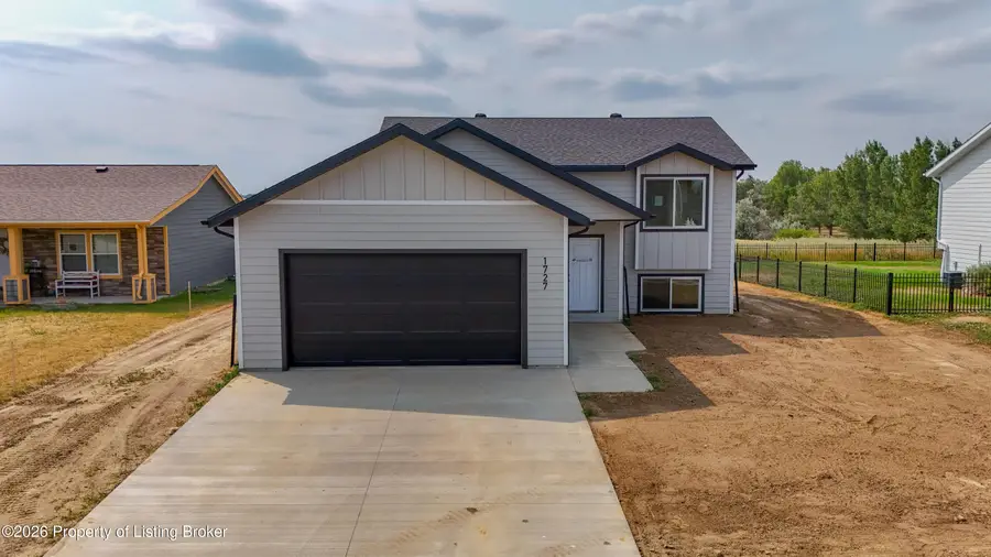 1727 Yellowstone Circle, Dickinson, ND 58601 - #2
