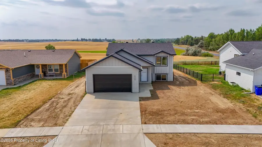 1727 Yellowstone Circle, Dickinson, ND 58601 - #3